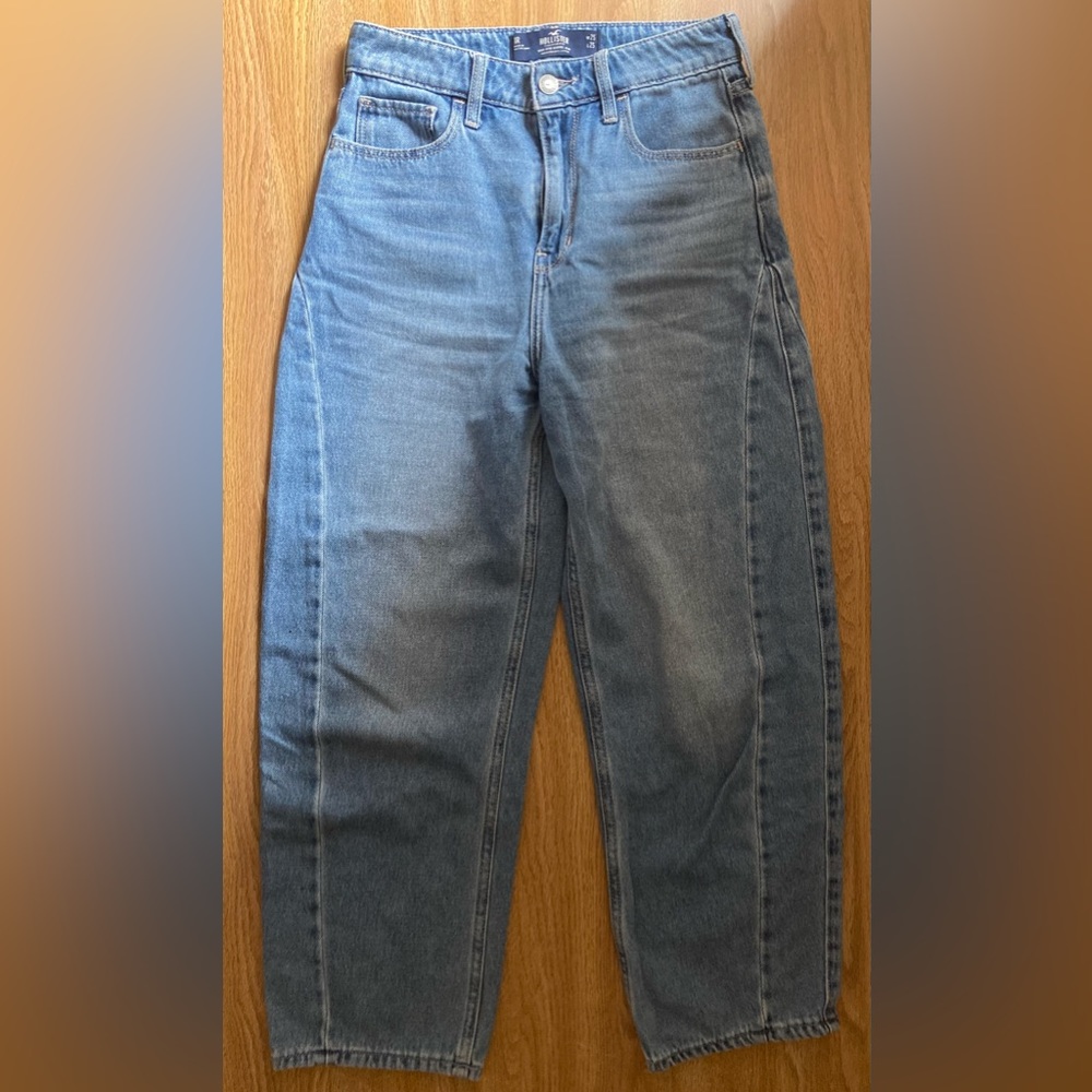 Hollister High Rise Barrel Jean